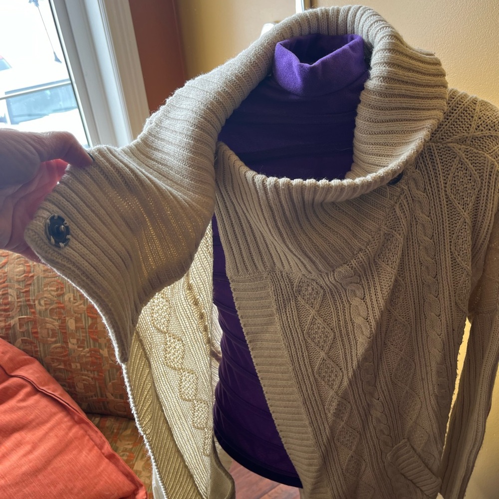 Asymmetrical Cream Ribbed Cardigan - Picture 3 of 5